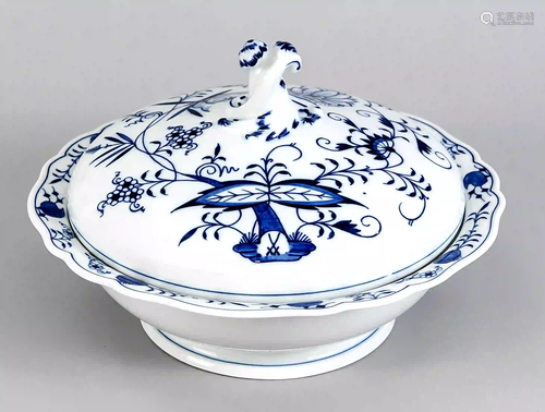 Round lidded tureen, Meissen, c. 19