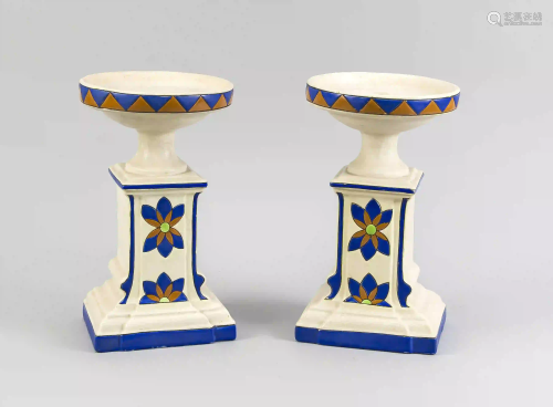Pair of side plates/stands, w. Holl