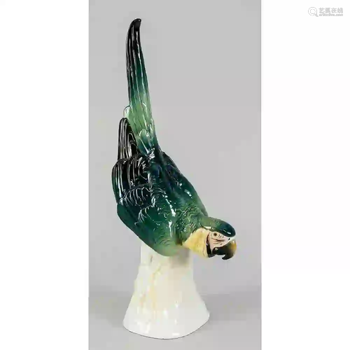 Parrot on pedestal, Ens, polychrome