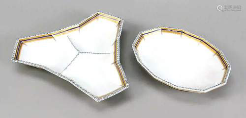 Three-compartment bowl and oval bow