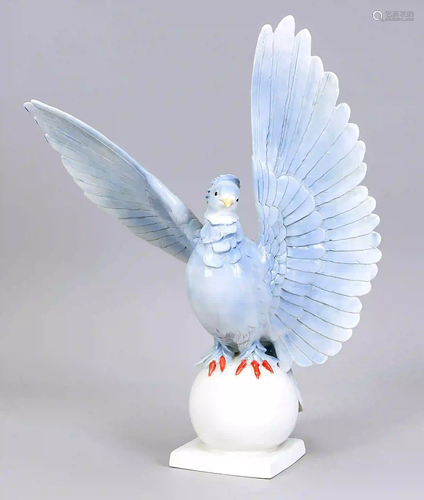 Large dove on a sphere, Ens, polych