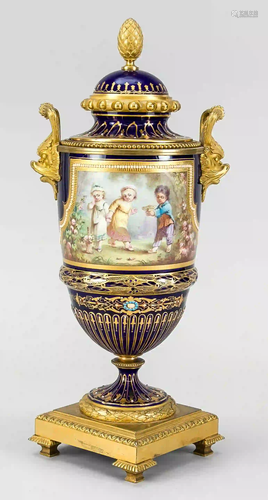 Lidded vase w. Sevres, France, 19th