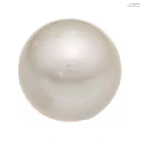 South Sea pearl 13.5 mm, with few