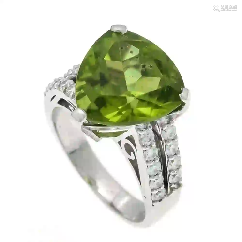 Peridot ring WG 750/000 with a tri