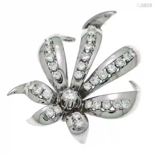 Diamond brooch WG 750/000 with 32