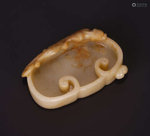 A CHINESE RUYI PATTERN JADE BRUSH WASHER