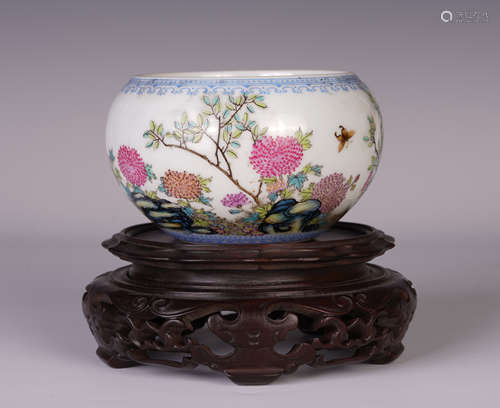 A CHINESE FAMILLE ROSE FLOWER PATTERN BRUSH WASHER