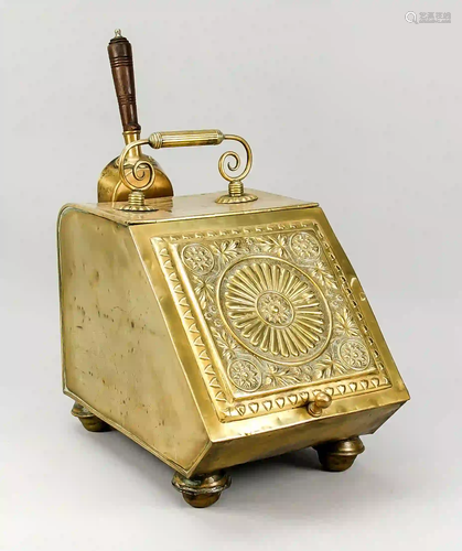 Coal box with shovel, late 19th cen