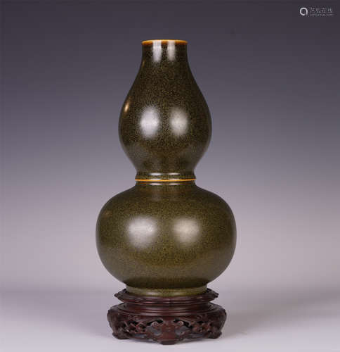 A CHINESE EEL-SKIN GLAZED GOURD VASE