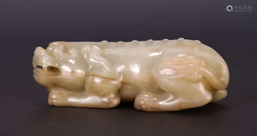 A CHINESE BEAST SHAPE JADE TABLE ITEM