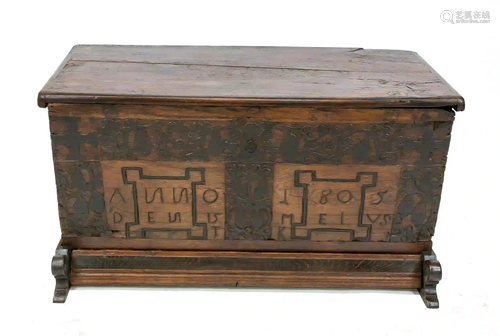 Baroque flat-lidded chest, 18th cen