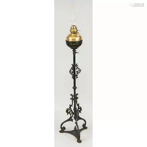 Pedestal oil lamp, end of the 19th