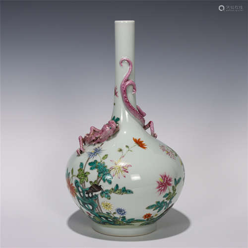 CHINESE FAMILLE ROSE FLOWER PORCELAIN GLOBULAR-SHAPED VASE CARVED DRAGON PATTERN