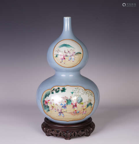 A CHINESE FAMILLE ROSE FIGURE STORY GOURD VASE