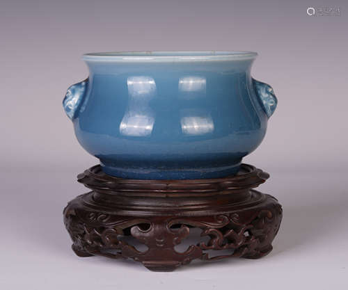 A CHINESE CELADON GLAZE CENSER WITH DOUBLE LION EARS