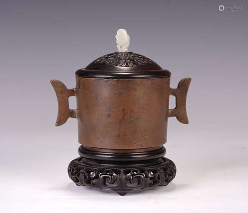 A CHINESE BRONZE DOUBLE HANDLE ROUND CENSER