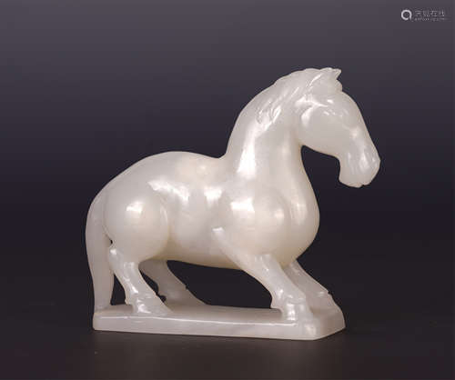 A CHINESE STANDING HORSE WHITE JADE TABLE ITEM