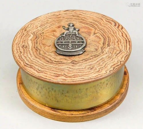 Round lidded box, wood, brass. On t