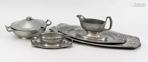 5 pieces of pewter, around 1900. 2