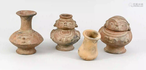 4 (Pre-) Colombian ceramics, age un