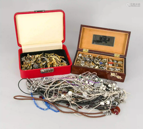 Huge lot of jewelry from a liquidat