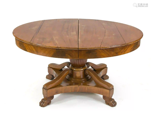 Extendable Biedermeier dining table