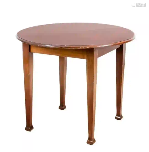 Round dining table around 1920, sol