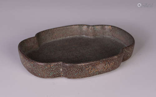 A CHINESE BROWN GLAZE FLOWER SHAPE PLATE