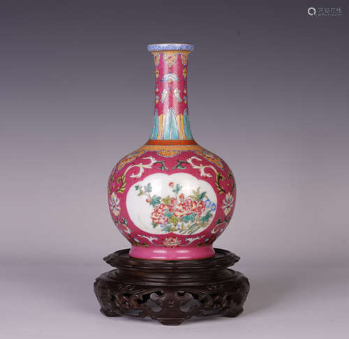 A CHINESE FAMILLE ROSE KAIGUANG FLOWER PATTERN VIEWS VASE