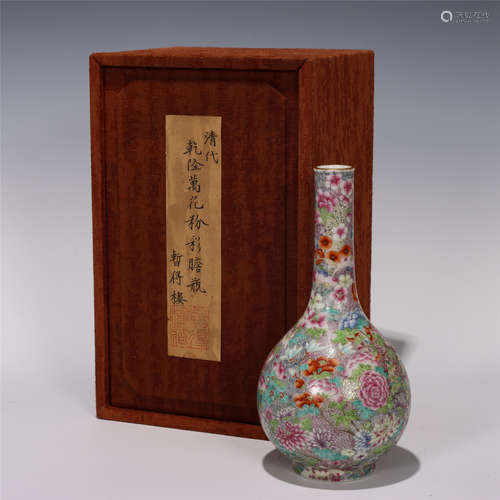 CHINESE FAMILLE ROSE PORCELAIN VASE WITH FLOWERS PATTREN