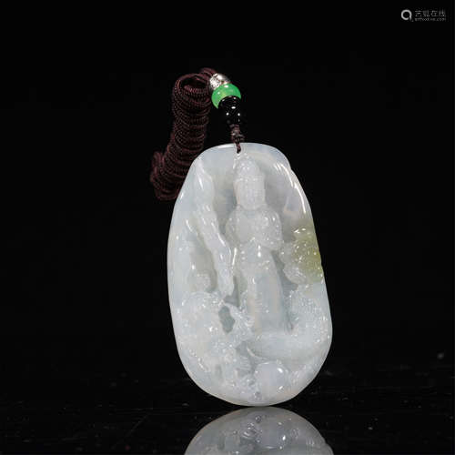 A CHINESE CARVED GUANYIN JADEITE  PENDANT