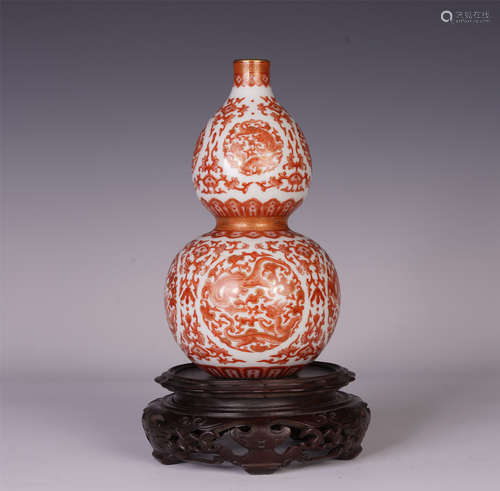 A CHINESE COPPER RED PORCELAIN DRAGON PATTERN GOURD VASE