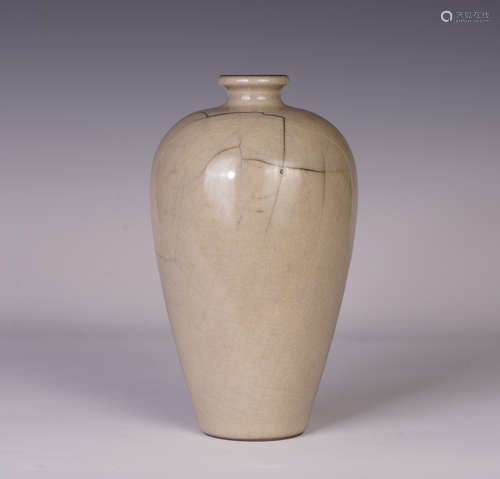 A CHINESE OLD KILN MEIPING VASE