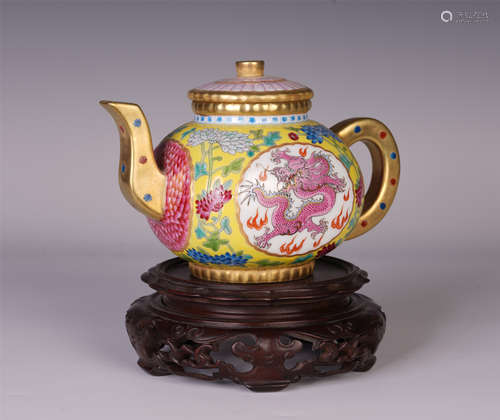 A CHINESE FAMILLE ROSE KAIGUANG DRAGON PATTERN HANDLED EWER