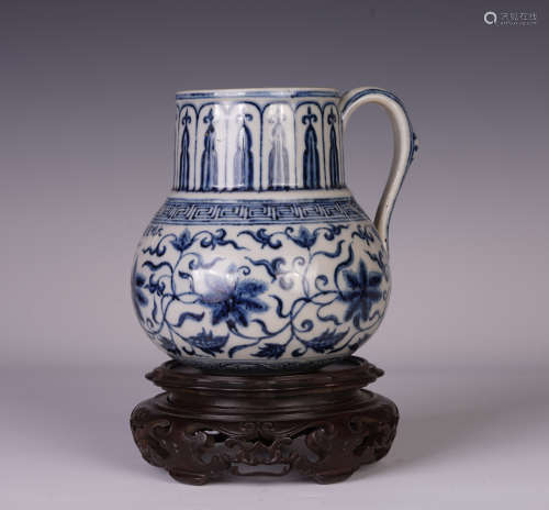 A CHINESE BLUE AND WHITE ENTWINE BRANCHES LOTUS PATTERN FLOWER WATERING POT