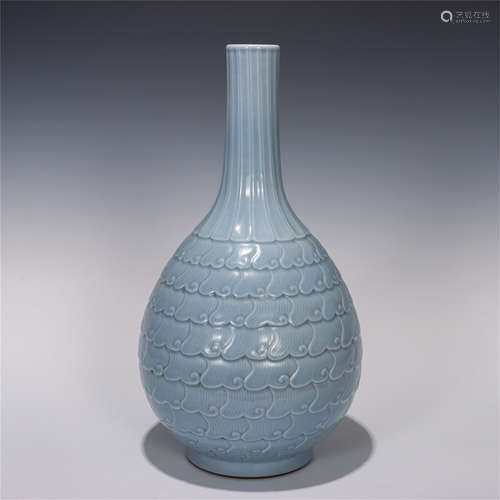 CHINESE SINGLE COLOUR GLAZE PORCELAIN VASE WITH SLENDER NECK AND BULGING BELLY