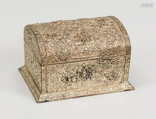 Casket in the shape of a chest, Chi