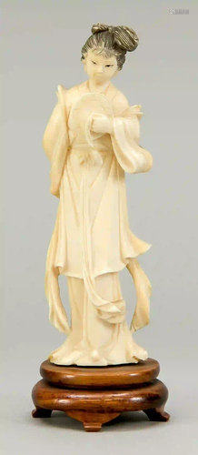 Ivory figure, China, 19th c., court