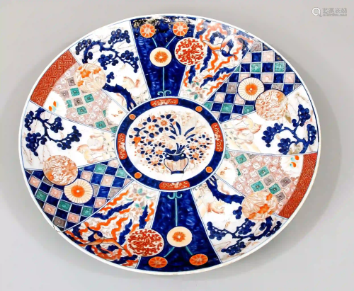 Large Imari plate, Japan, 18th cent