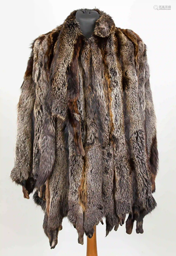 Ladies fox poncho, bottom hem with