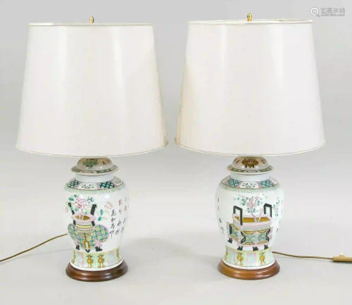 Pair of vase lamps, 20th c., Famill