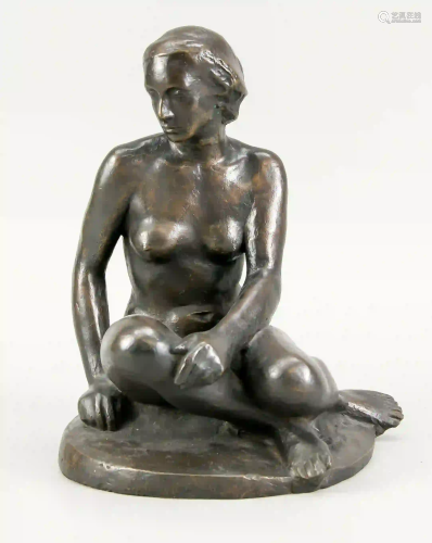Rosemarie Scheible (*1924), seated