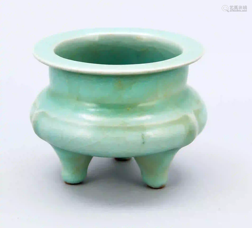 Tripod seladon censer, China, proba