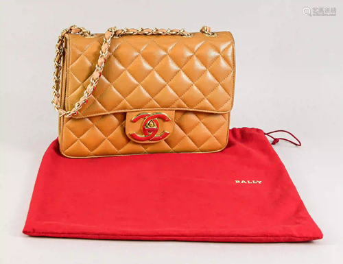 Handbag by Chanel, light leather wi