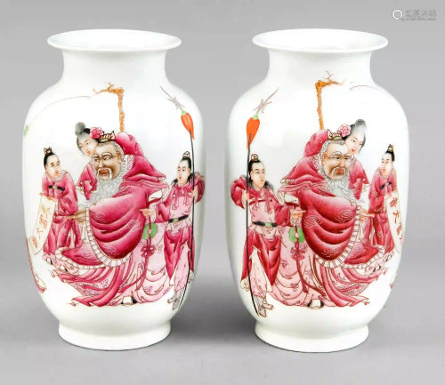 Mirrored pair of Famille Rose vases