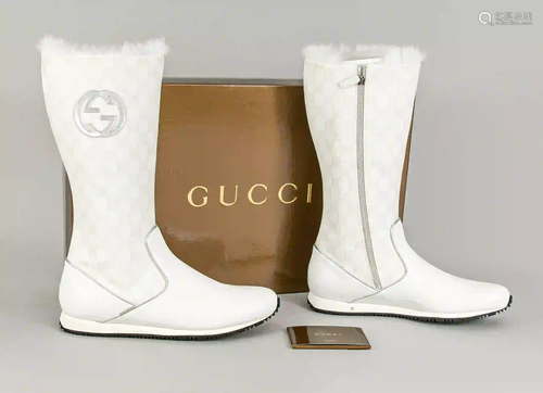 Winter boots by Gucci, white in whi