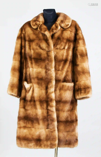 Ladies mink coat, brown. ''Hilpert