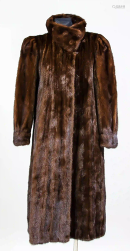 Ladies mink coat, dark brown. Witho