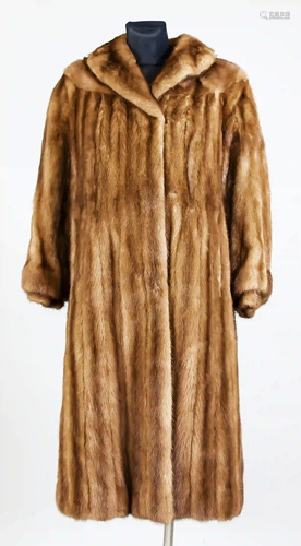 Ladies mink coat, brown. Without la