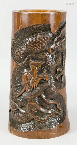 Large brush cup with dragon carving